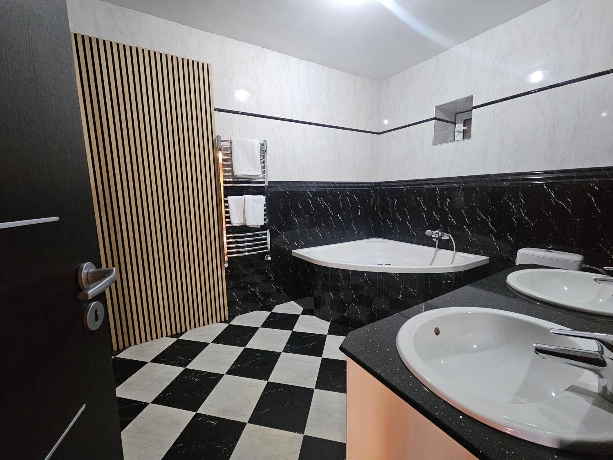 Simple Villa Rooms National Arena Self Check In بوخارست المظهر الخارجي الصورة